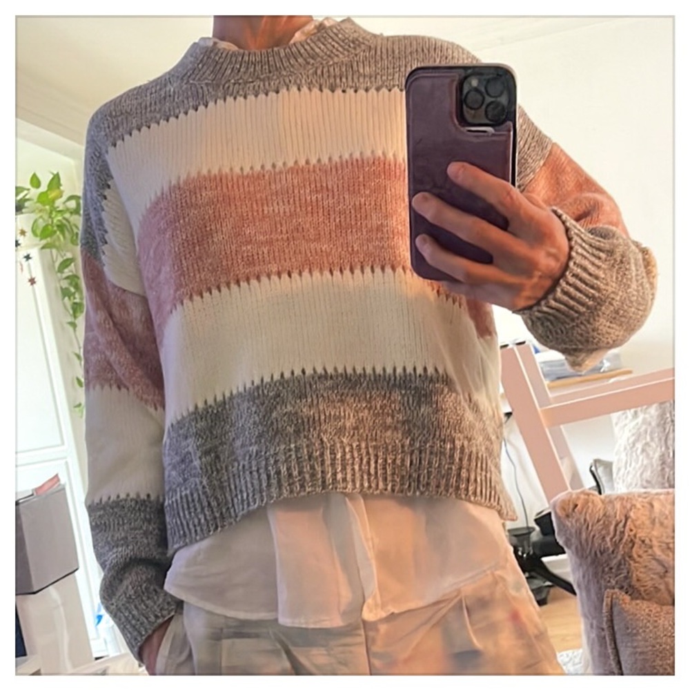 Beautiful Pink & Grey Knit Sweater by SoHo Apparel Excellent Condition Size M